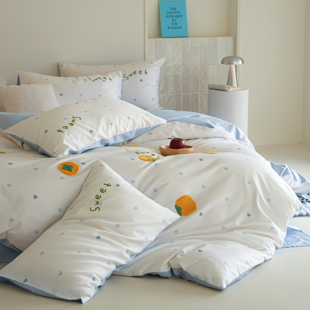 91家纺网 家纺一手货源 找家纺 雅居纺家纺 2026新款50长绒棉满版绣花四件套 爱心柿柿如意