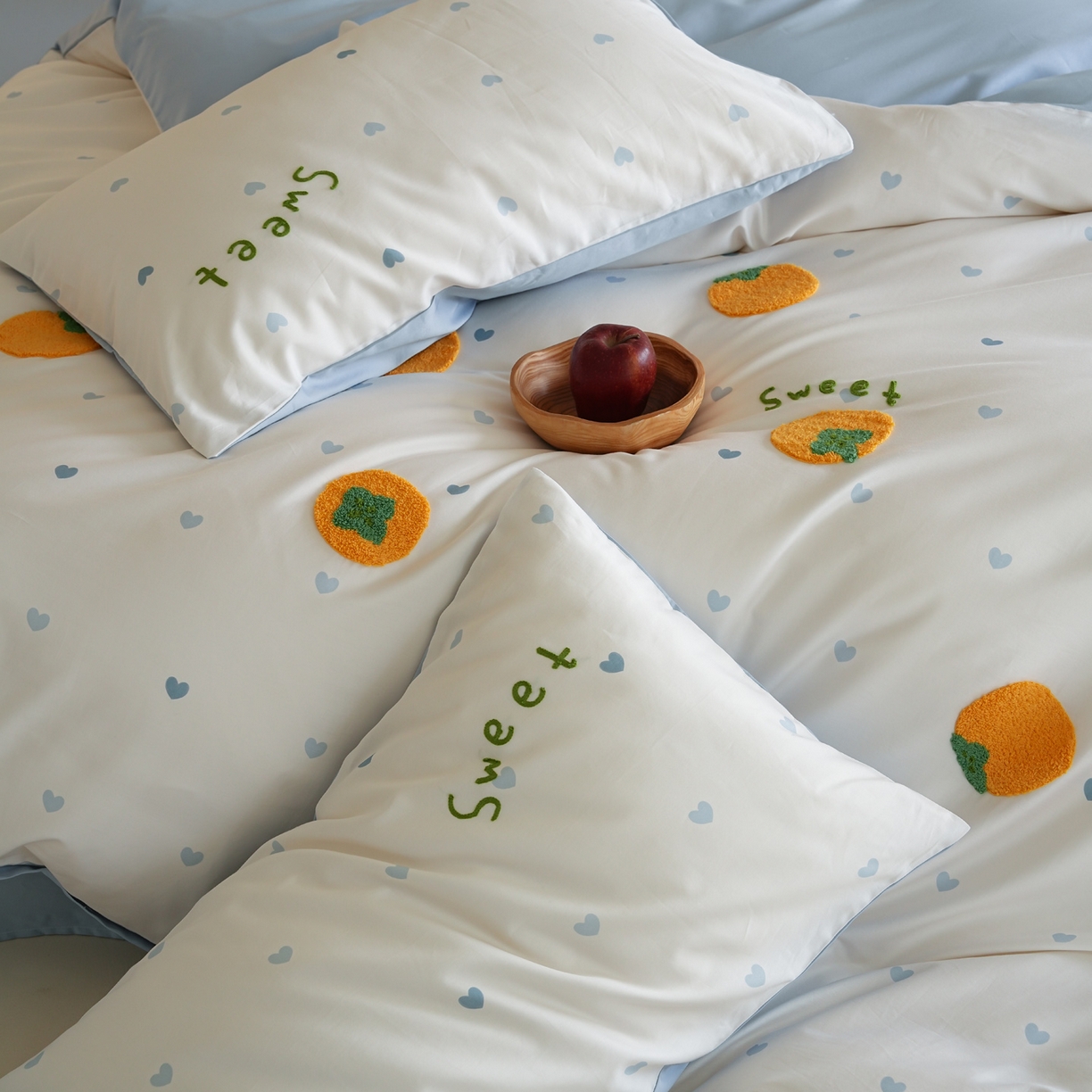 91家纺网 家纺一手货源 找家纺 雅居纺家纺 2026新款50长绒棉满版绣花四件套 爱心柿柿如意