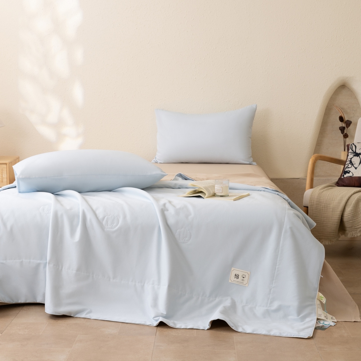 91家纺网 家纺一手货源 找家纺 盛凡家纺 2026新款A类133*72里外全棉100%棉花夏被四件套夏凉被空调被纯色被子被芯（包检测） 花青兰+奶咖