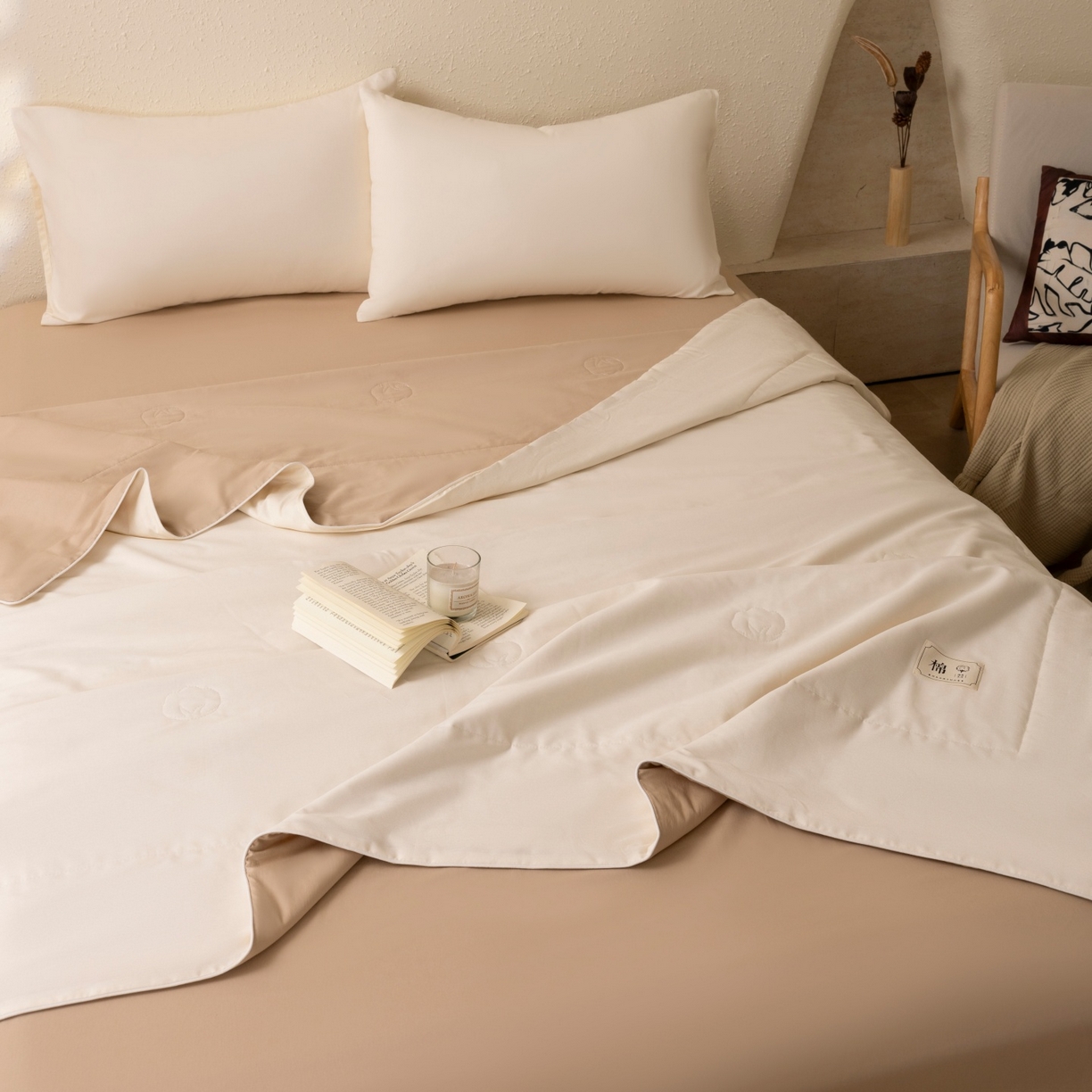 91家纺网 家纺一手货源 找家纺 盛凡家纺 2026新款A类133*72里外全棉100%棉花夏被四件套夏凉被空调被纯色被子被芯（包检测） 茶白+奶咖