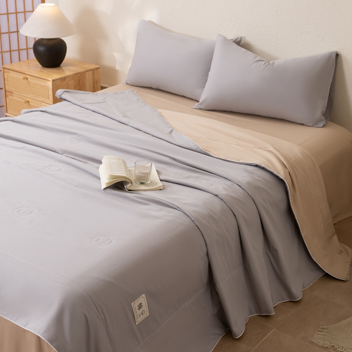 91家纺网 家纺一手货源 找家纺 盛凡家纺 2026新款A类133*72里外全棉100%棉花夏被四件套夏凉被空调被纯色被子被芯（包检测） 幻影灰+奶咖