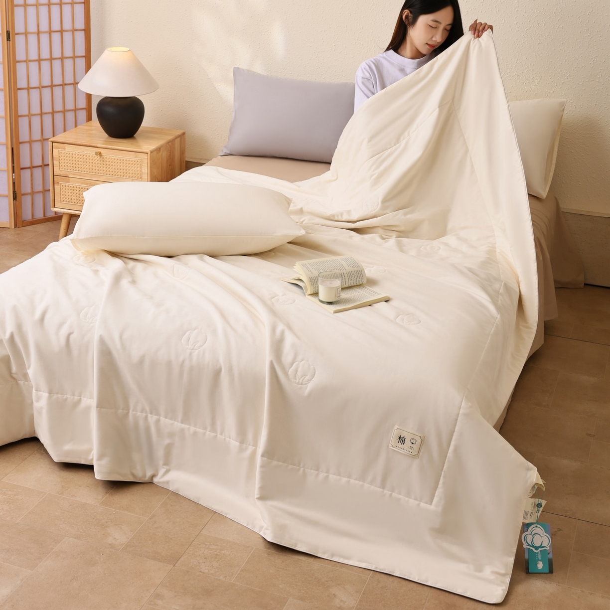 91家纺网 家纺一手货源 找家纺 盛凡家纺 2026新款A类133*72里外全棉100%棉花夏被四件套夏凉被空调被纯色被子被芯（包检测） 茶白+奶咖