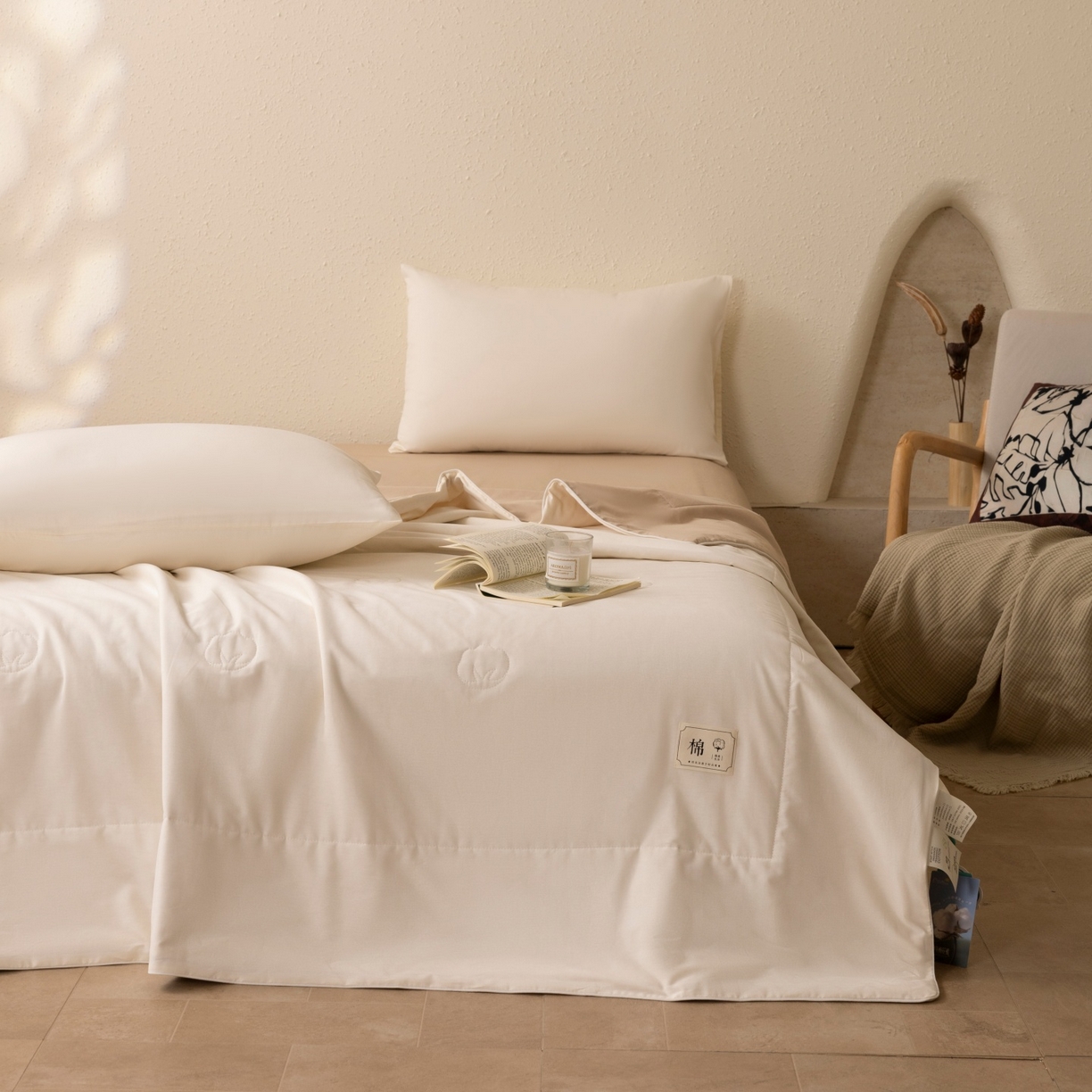 91家纺网 家纺一手货源 找家纺 盛凡家纺 2026新款A类133*72里外全棉100%棉花夏被四件套夏凉被空调被纯色被子被芯（包检测） 茶白+奶咖