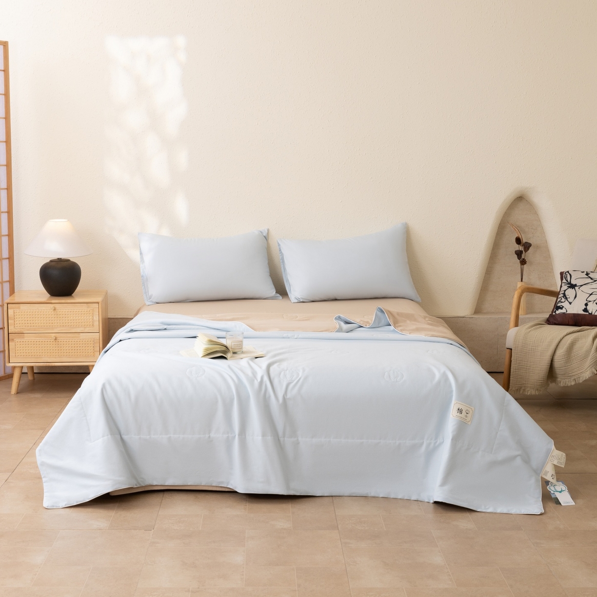 91家纺网 家纺一手货源 找家纺 盛凡家纺 2026新款A类133*72里外全棉100%棉花夏被四件套夏凉被空调被纯色被子被芯（包检测） 花青兰+奶咖