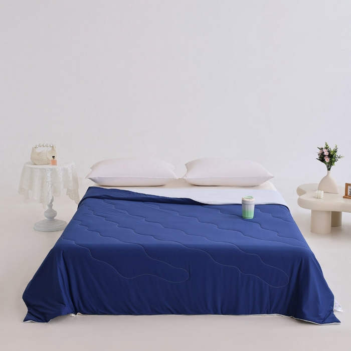 91家纺网 家纺一手货源 找家纺 盛凡家纺 2026新款凉感A类锦氨（170克）55大豆抗菌夏被夏凉被空调被（配礼盒） 藏青+雾凇蓝