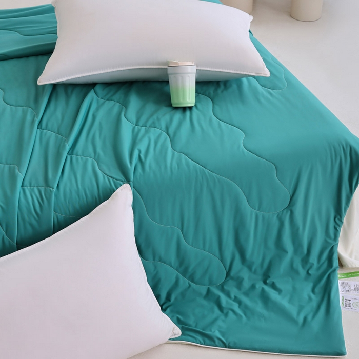 91家纺网 家纺一手货源 找家纺 盛凡家纺 2026新款凉感A类锦氨（170克）55大豆抗菌夏被夏凉被空调被（配礼盒） 孔雀绿+薄荷绿