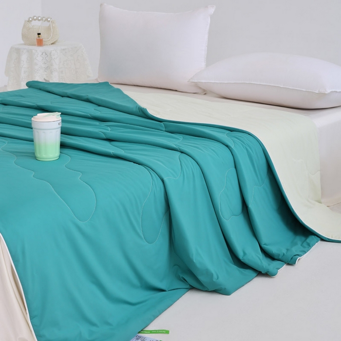 91家纺网 家纺一手货源 找家纺 盛凡家纺 2026新款凉感A类锦氨（170克）55大豆抗菌夏被夏凉被空调被（配礼盒） 孔雀绿+薄荷绿