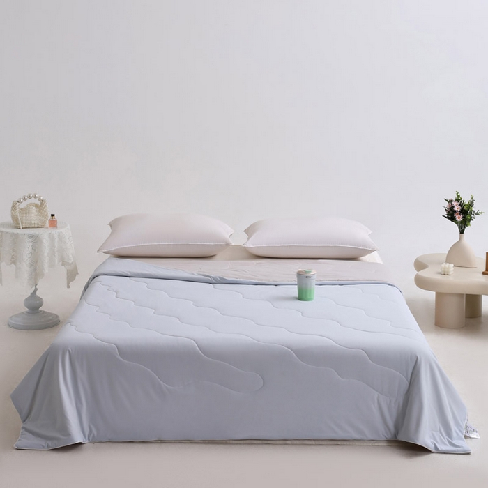 91家纺网 家纺一手货源 找家纺 盛凡家纺 2026新款凉感A类锦氨（170克）55大豆抗菌夏被夏凉被空调被（配礼盒） 雾凇蓝+幻影灰