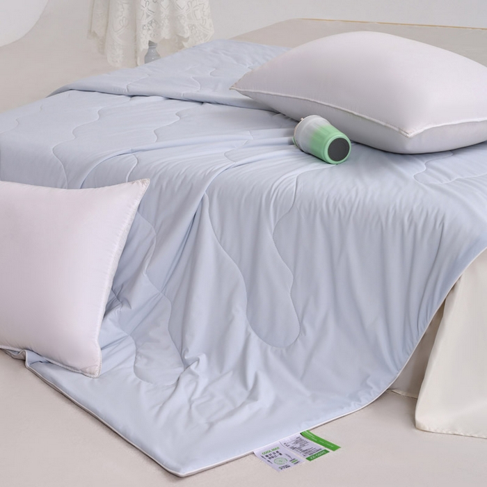 91家纺网 家纺一手货源 找家纺 盛凡家纺 2026新款凉感A类锦氨（170克）55大豆抗菌夏被夏凉被空调被（配礼盒） 雾凇蓝+幻影灰