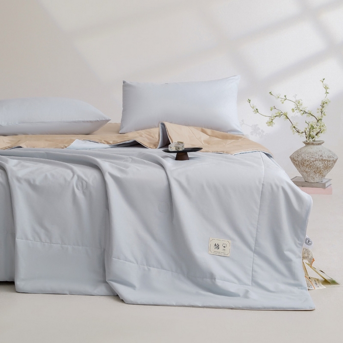 91家纺网 家纺一手货源 找家纺 盛凡家纺 2026新款133*72全棉A类55大豆抗菌夏被空调被夏凉被被子被芯（包检测） 花青兰+奶咖