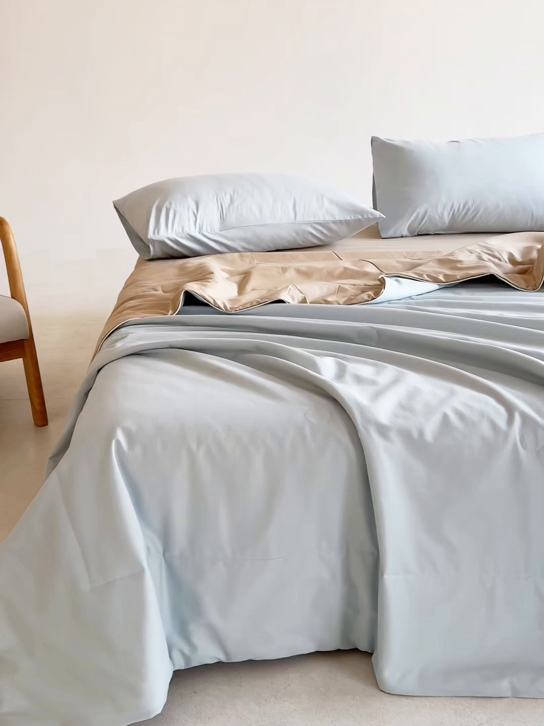 91家纺网 家纺一手货源 找家纺 盛凡家纺 2026新款133*72全棉A类55大豆抗菌夏被空调被夏凉被被子被芯（包检测） 花青兰+奶咖