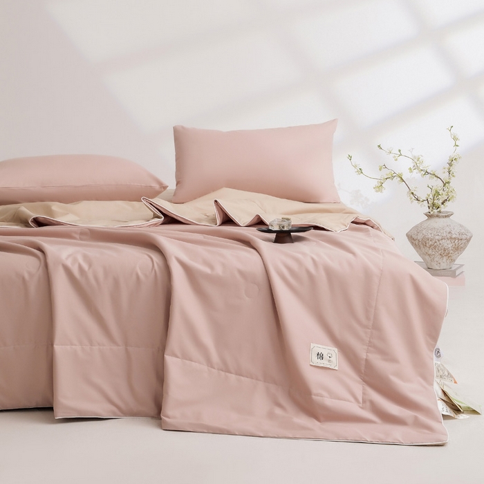 91家纺网 家纺一手货源 找家纺 盛凡家纺 2026新款133*72全棉A类55大豆抗菌夏被空调被夏凉被被子被芯（包检测） 玫瑰粉+奶咖