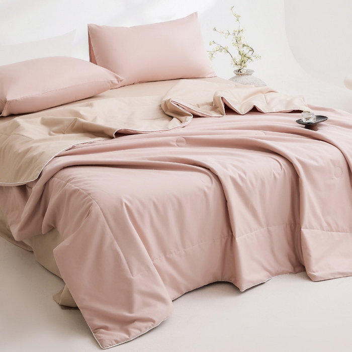 91家纺网 家纺一手货源 找家纺 盛凡家纺 2026新款133*72全棉A类55大豆抗菌夏被空调被夏凉被被子被芯（包检测） 玫瑰粉+奶咖