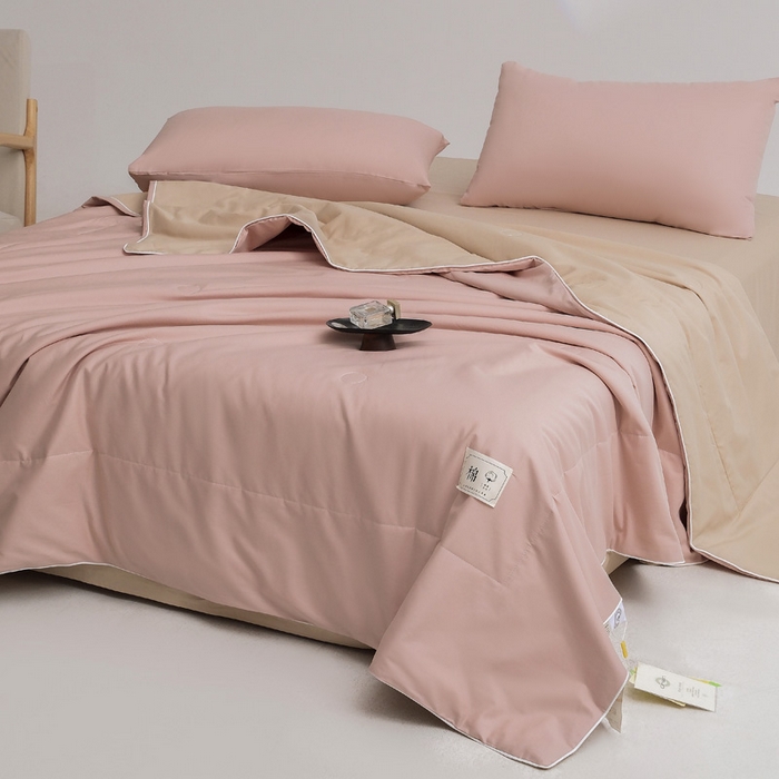 91家纺网 家纺一手货源 找家纺 盛凡家纺 2026新款133*72全棉A类55大豆抗菌夏被空调被夏凉被被子被芯（包检测） 玫瑰粉+奶咖