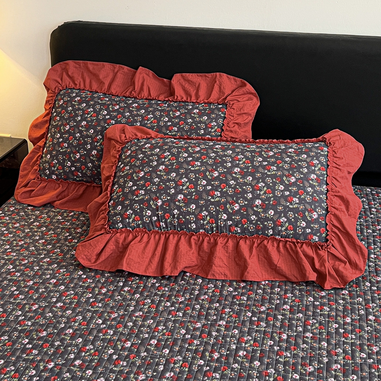 91家纺网 家纺一手货源 找家纺 富米莱（原臻工厂） 2026新款敲可爱奶呼呼云感双层纱韩国大布袋韩版大花边床盖床裙四件套-超级治愈 暗夜玫瑰