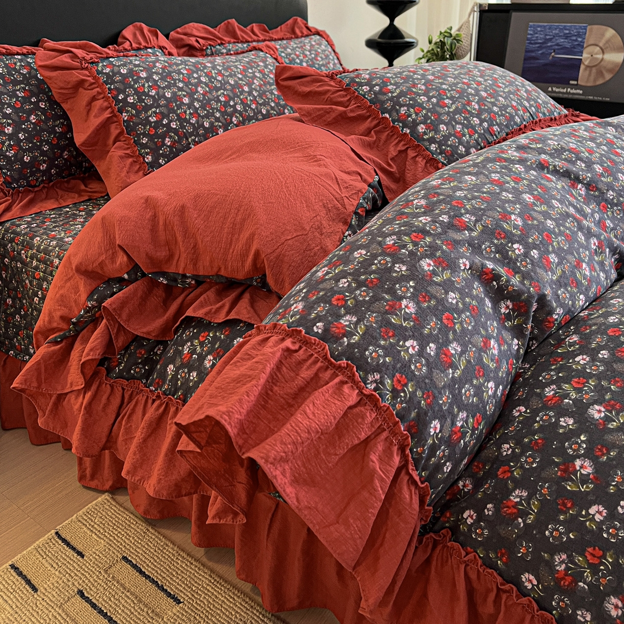 91家纺网 家纺一手货源 找家纺 富米莱（原臻工厂） 2026新款敲可爱奶呼呼云感双层纱韩国大布袋韩版大花边床盖床裙四件套-超级治愈 暗夜玫瑰