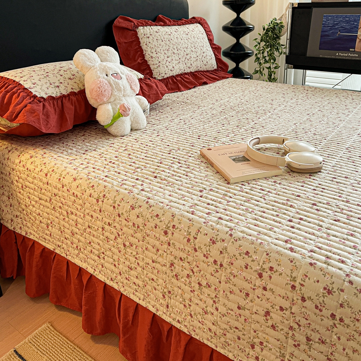 91家纺网 家纺一手货源 找家纺 富米莱（原臻工厂） 2026新款敲可爱奶呼呼云感双层纱韩国大布袋韩版大花边床盖床裙四件套-超级治愈 见花则喜