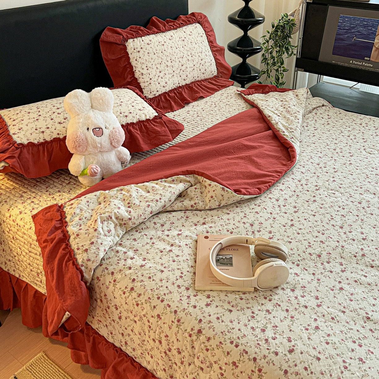 91家纺网 家纺一手货源 找家纺 富米莱（原臻工厂） 2026新款敲可爱奶呼呼云感双层纱韩国大布袋韩版大花边床盖床裙四件套-超级治愈 见花则喜