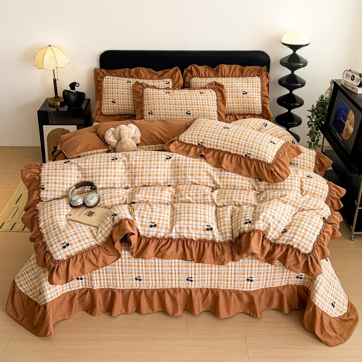 91家纺网 家纺一手货源 找家纺 富米莱（原臻工厂） 2026新款敲可爱奶呼呼云感双层纱韩国大布袋韩版大花边床盖床裙四件套-超级治愈 焦糖樱桃