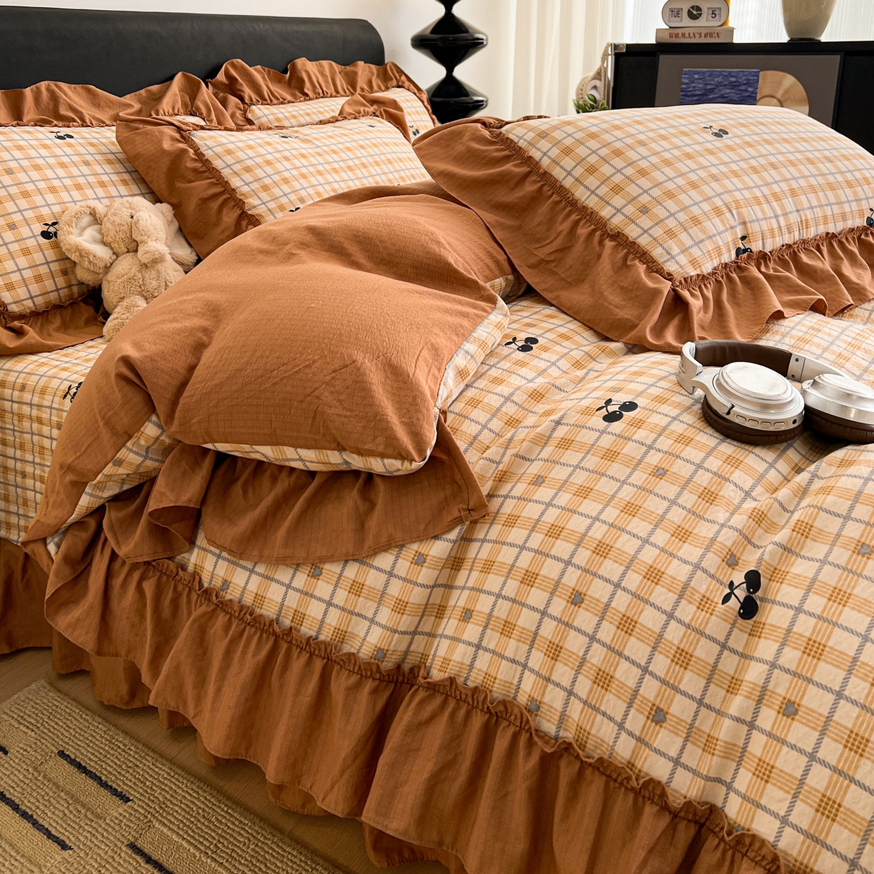 91家纺网 家纺一手货源 找家纺 富米莱（原臻工厂） 2026新款敲可爱奶呼呼云感双层纱韩国大布袋韩版大花边床盖床裙四件套-超级治愈 焦糖樱桃