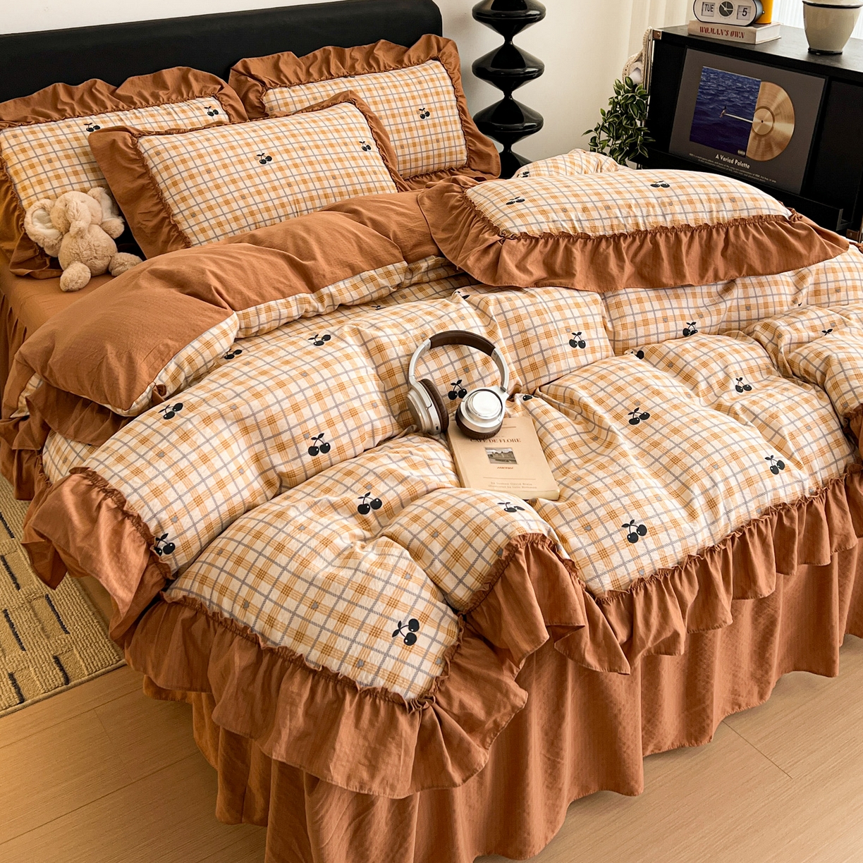 91家纺网 家纺一手货源 找家纺 富米莱（原臻工厂） 2026新款敲可爱奶呼呼云感双层纱韩国大布袋韩版大花边床盖床裙四件套-超级治愈 焦糖樱桃