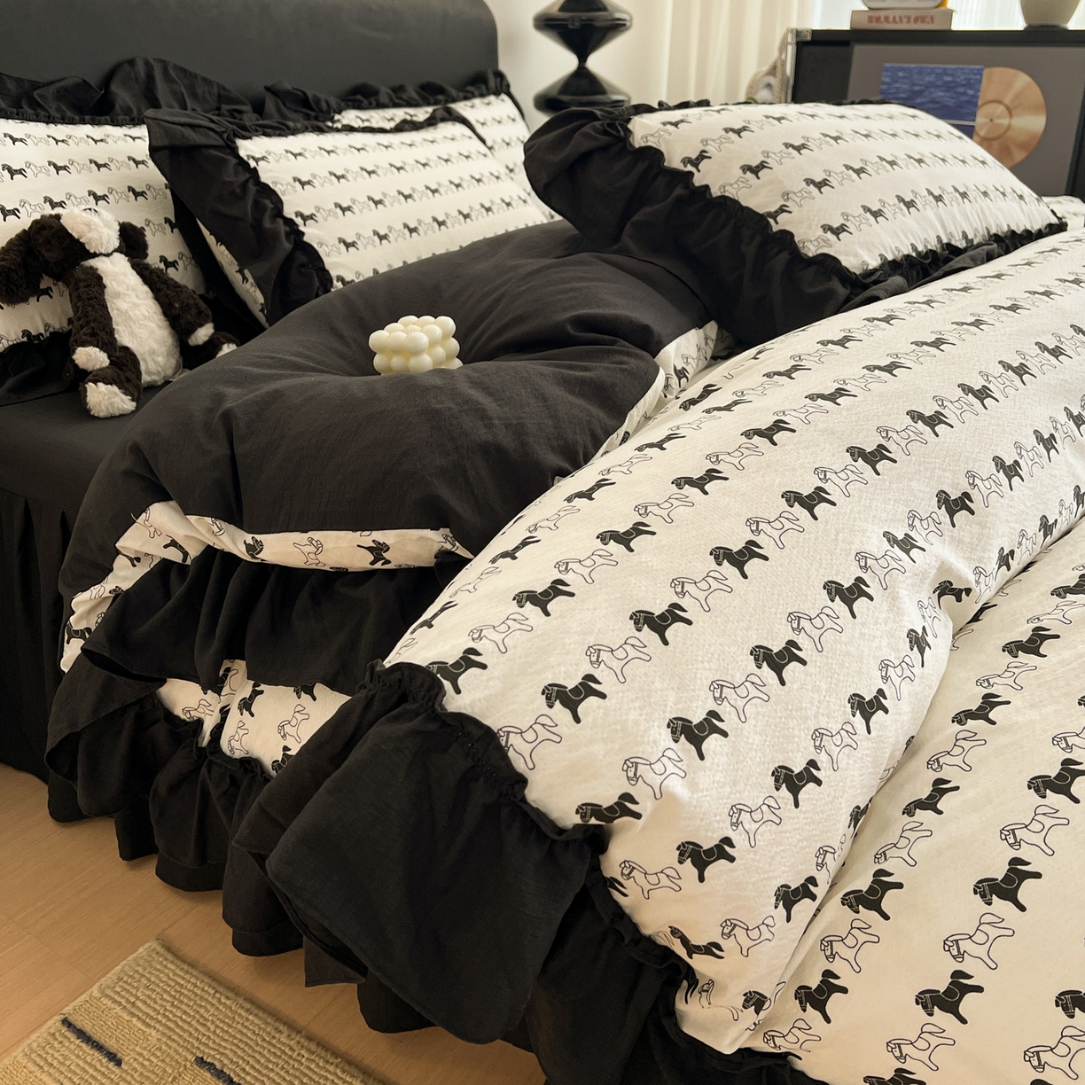 91家纺网 家纺一手货源 找家纺 富米莱（原臻工厂） 2026新款敲可爱奶呼呼云感双层纱韩国大布袋韩版大花边床盖床裙四件套-超级治愈 木马