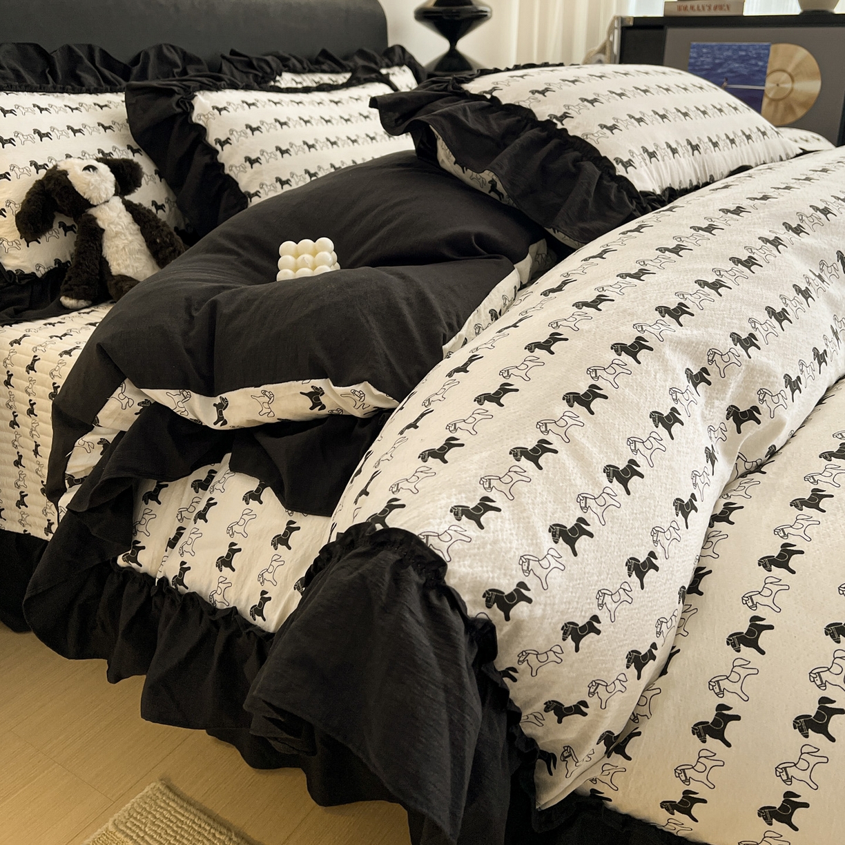 91家纺网 家纺一手货源 找家纺 富米莱（原臻工厂） 2026新款敲可爱奶呼呼云感双层纱韩国大布袋韩版大花边床盖床裙四件套-超级治愈 木马