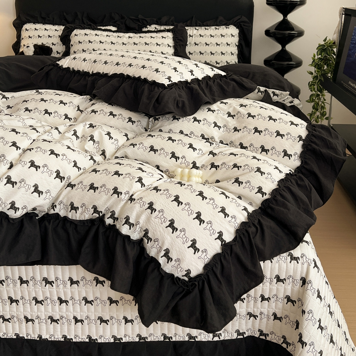 91家纺网 家纺一手货源 找家纺 富米莱（原臻工厂） 2026新款敲可爱奶呼呼云感双层纱韩国大布袋韩版大花边床盖床裙四件套-超级治愈 木马