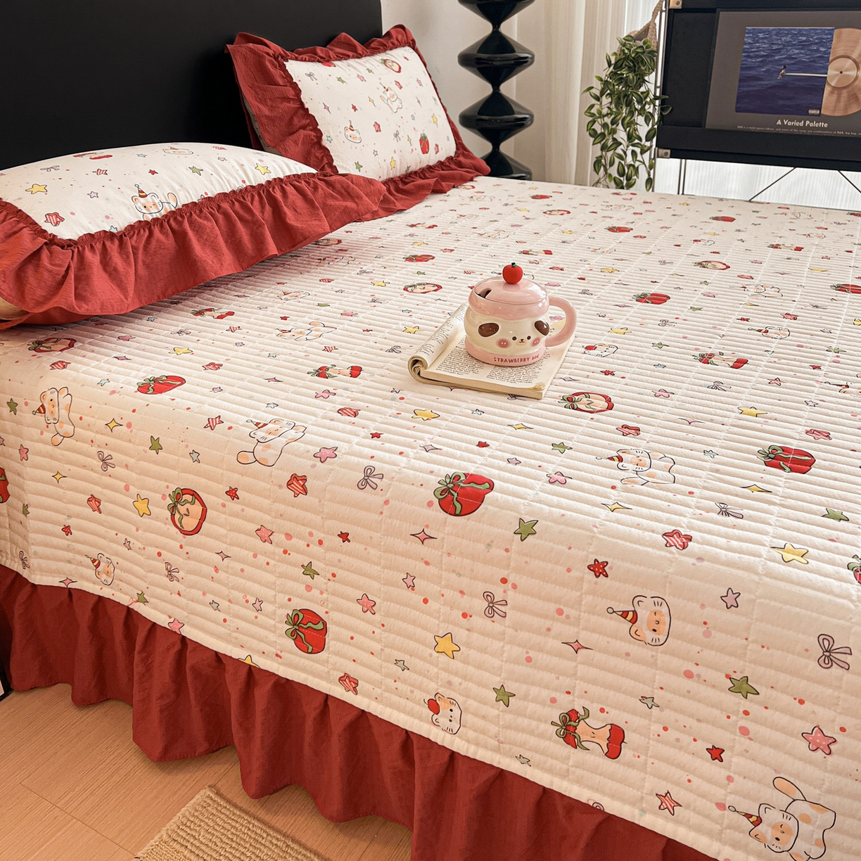 91家纺网 家纺一手货源 找家纺 富米莱（原臻工厂） 2026新款敲可爱奶呼呼云感双层纱韩国大布袋韩版大花边床盖床裙四件套-超级治愈 苹果小怪