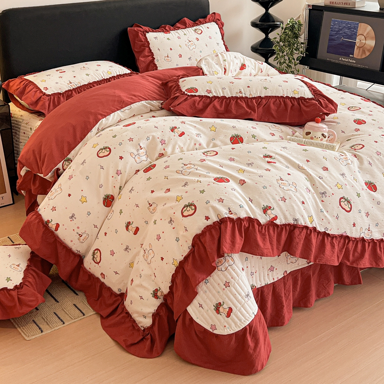 91家纺网 家纺一手货源 找家纺 富米莱（原臻工厂） 2026新款敲可爱奶呼呼云感双层纱韩国大布袋韩版大花边床盖床裙四件套-超级治愈 苹果小怪