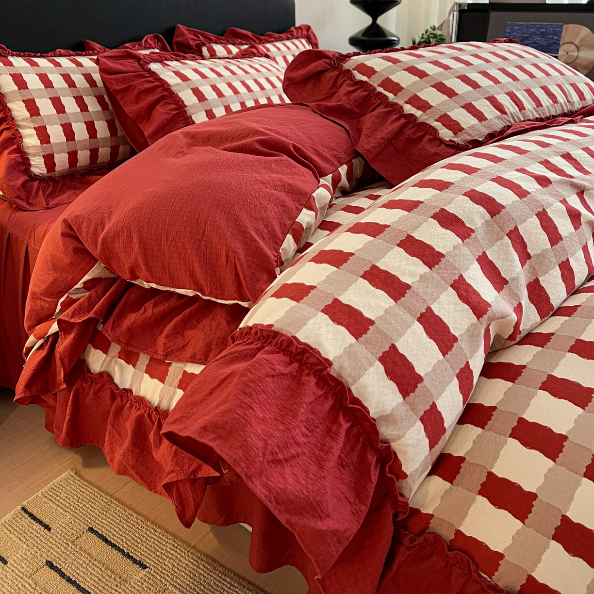 91家纺网 家纺一手货源 找家纺 富米莱（原臻工厂） 2026新款敲可爱奶呼呼云感双层纱韩国大布袋韩版大花边床盖床裙四件套-超级治愈 时光一红