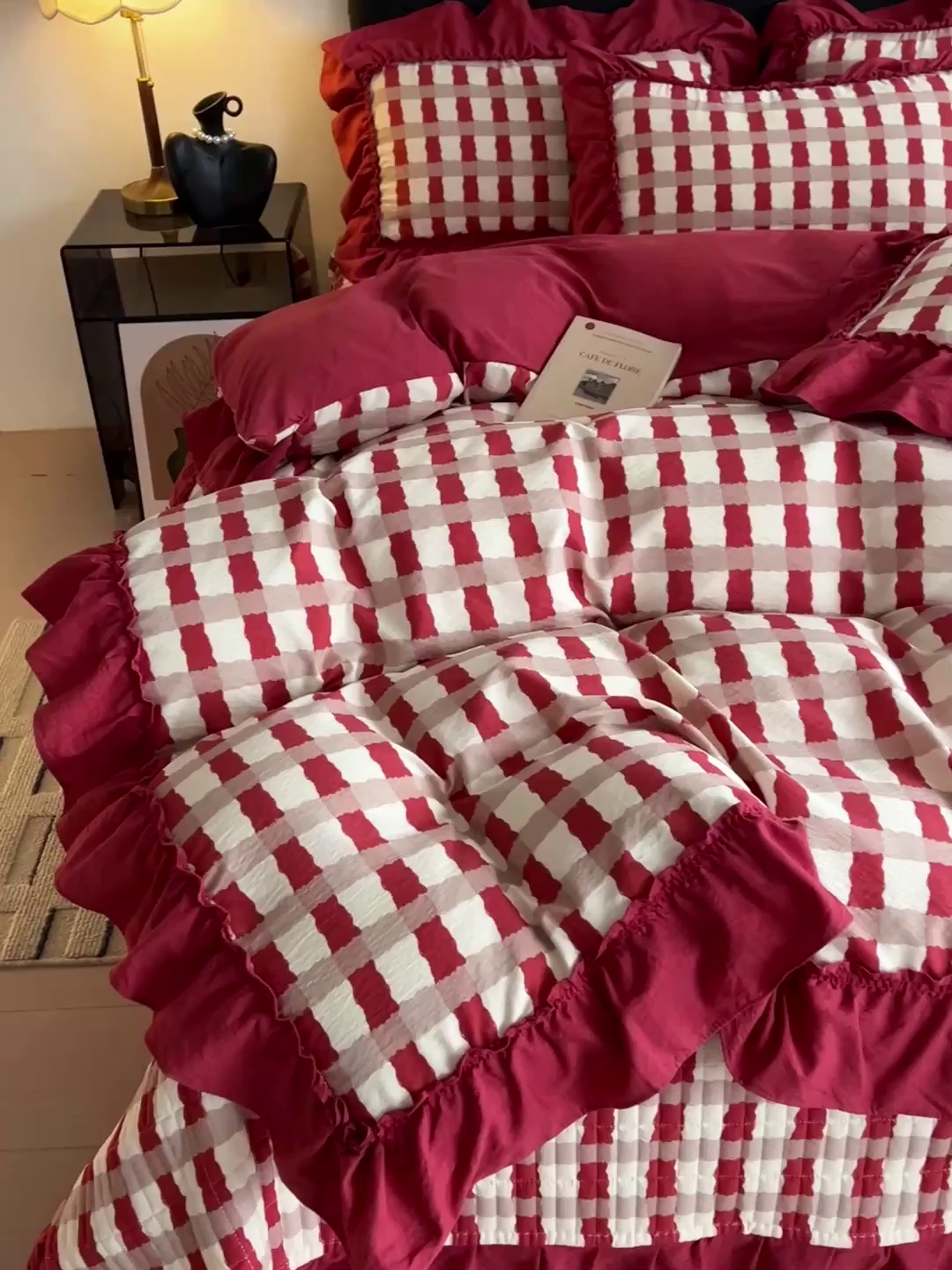 91家纺网 家纺一手货源 找家纺 富米莱（原臻工厂） 2026新款敲可爱奶呼呼云感双层纱韩国大布袋韩版大花边床盖床裙四件套-超级治愈 时光一红