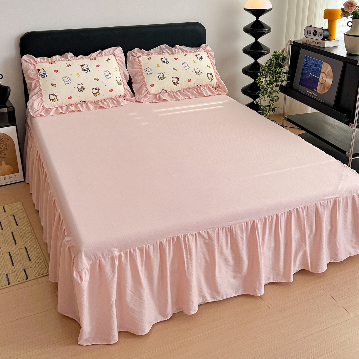 91家纺网 家纺一手货源 找家纺 富米莱（原臻工厂） 2026新款敲可爱奶呼呼云感双层纱韩国大布袋韩版大花边床盖床裙四件套-超级治愈 像素小猫