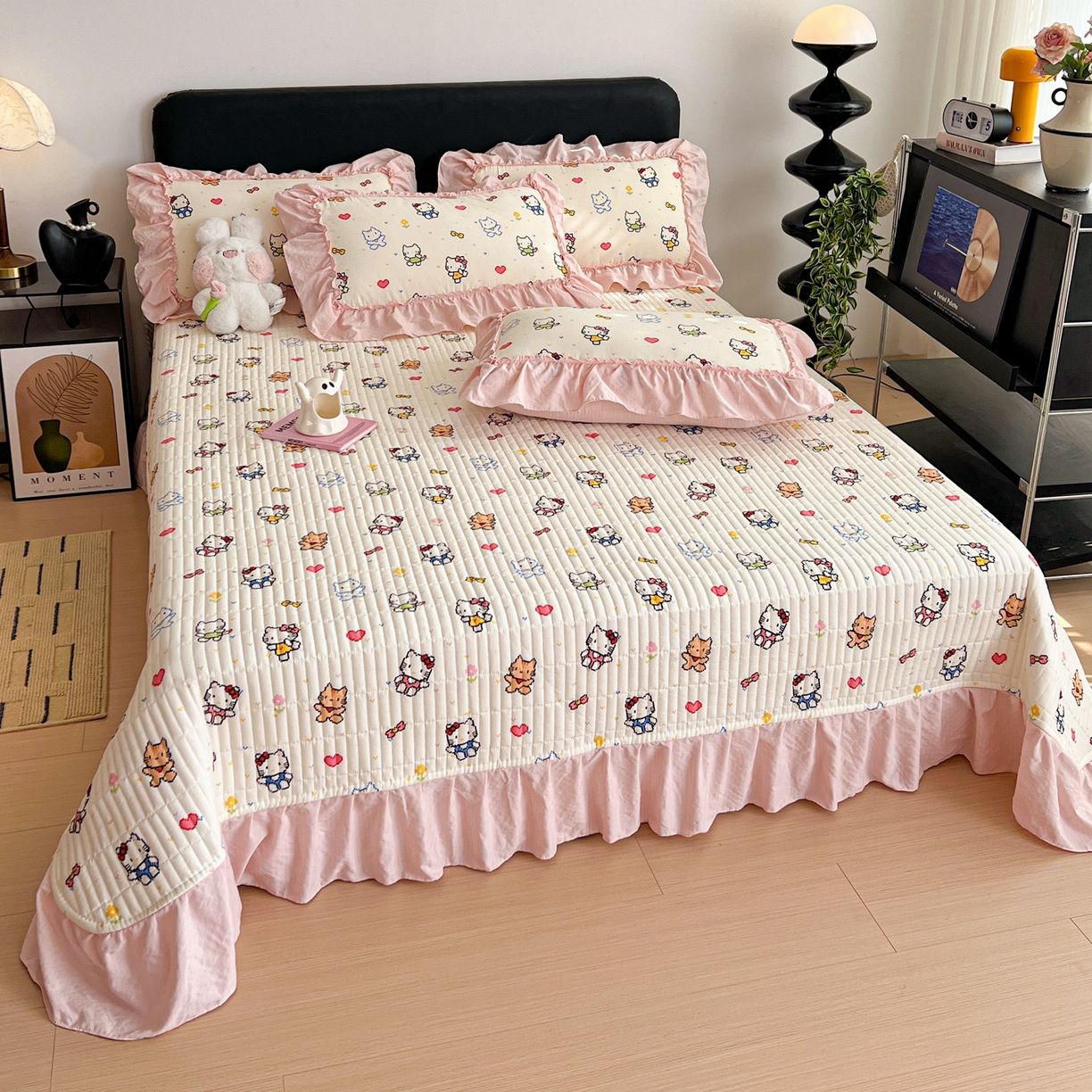 91家纺网 家纺一手货源 找家纺 富米莱（原臻工厂） 2026新款敲可爱奶呼呼云感双层纱韩国大布袋韩版大花边床盖床裙四件套-超级治愈 像素小猫