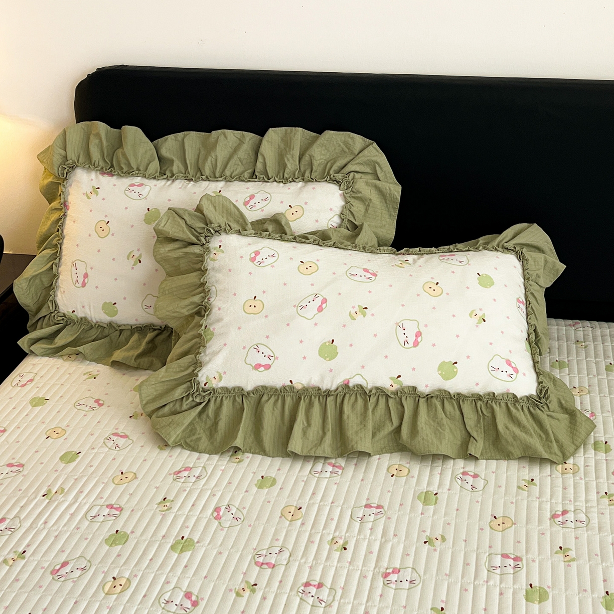 91家纺网 家纺一手货源 找家纺 富米莱（原臻工厂） 2026新款敲可爱奶呼呼云感双层纱韩国大布袋韩版大花边床盖床裙四件套-超级治愈 一口青苹果