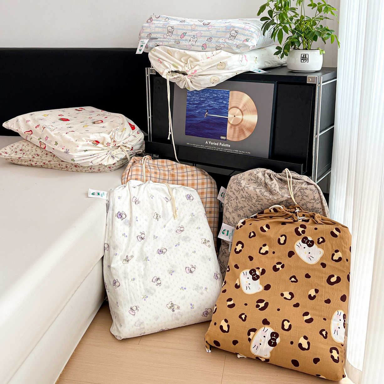 91家纺网 家纺一手货源 找家纺 富米莱（原臻工厂） 2026新款敲可爱奶呼呼云感双层纱韩国大布袋韩版大花边床盖床裙四件套-超级治愈 组合图