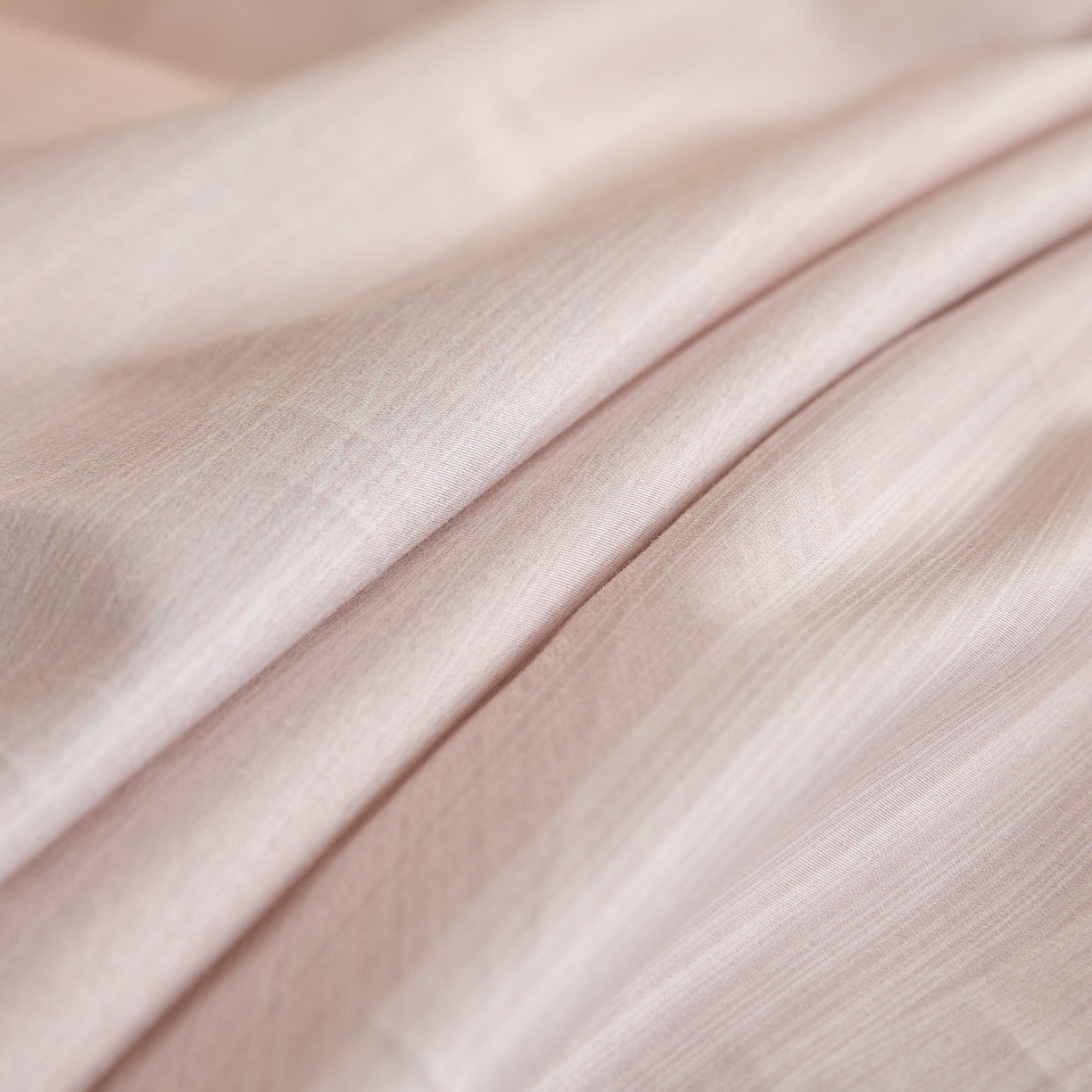 91家纺网 家纺一手货源 找家纺 新方向 2026新款数码印花50s双股全棉贡缎长绒棉四件套-迷境（严格控价 标准328元 加大348元） 迷境-蔷薇粉