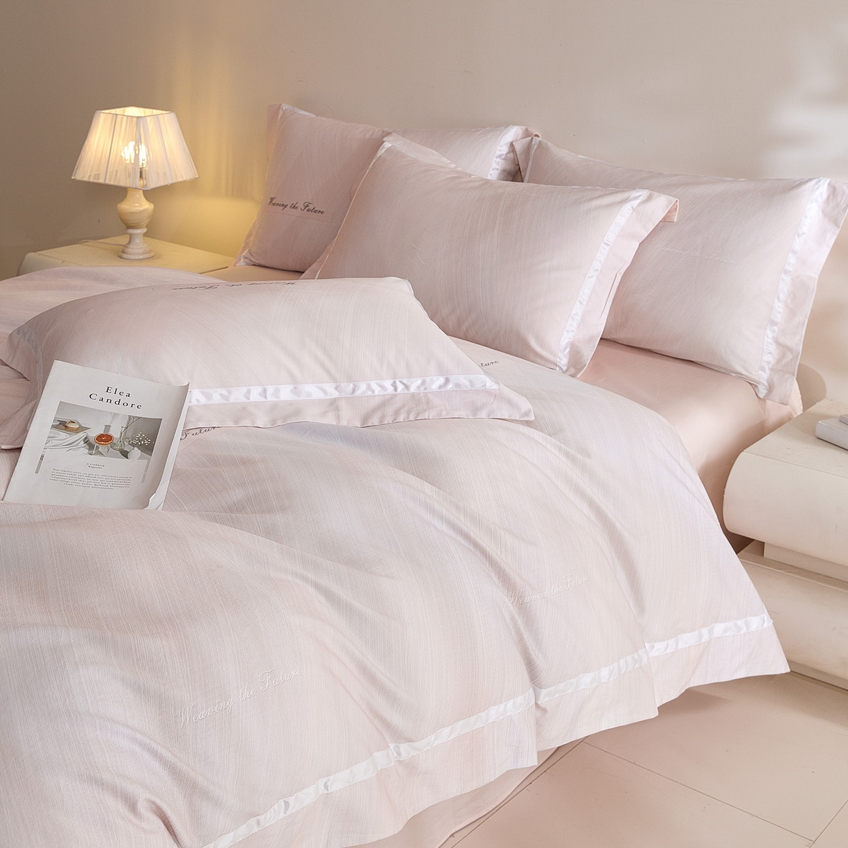 91家纺网 家纺一手货源 找家纺 新方向 2026新款数码印花50s双股全棉贡缎长绒棉四件套-迷境（严格控价 标准328元 加大348元） 迷境-蔷薇粉