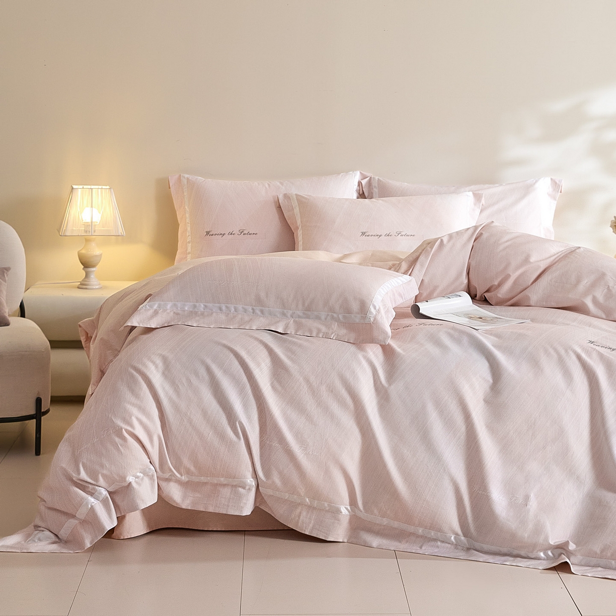 91家纺网 家纺一手货源 找家纺 新方向 2026新款数码印花50s双股全棉贡缎长绒棉四件套-迷境（严格控价 标准328元 加大348元） 迷境-蔷薇粉