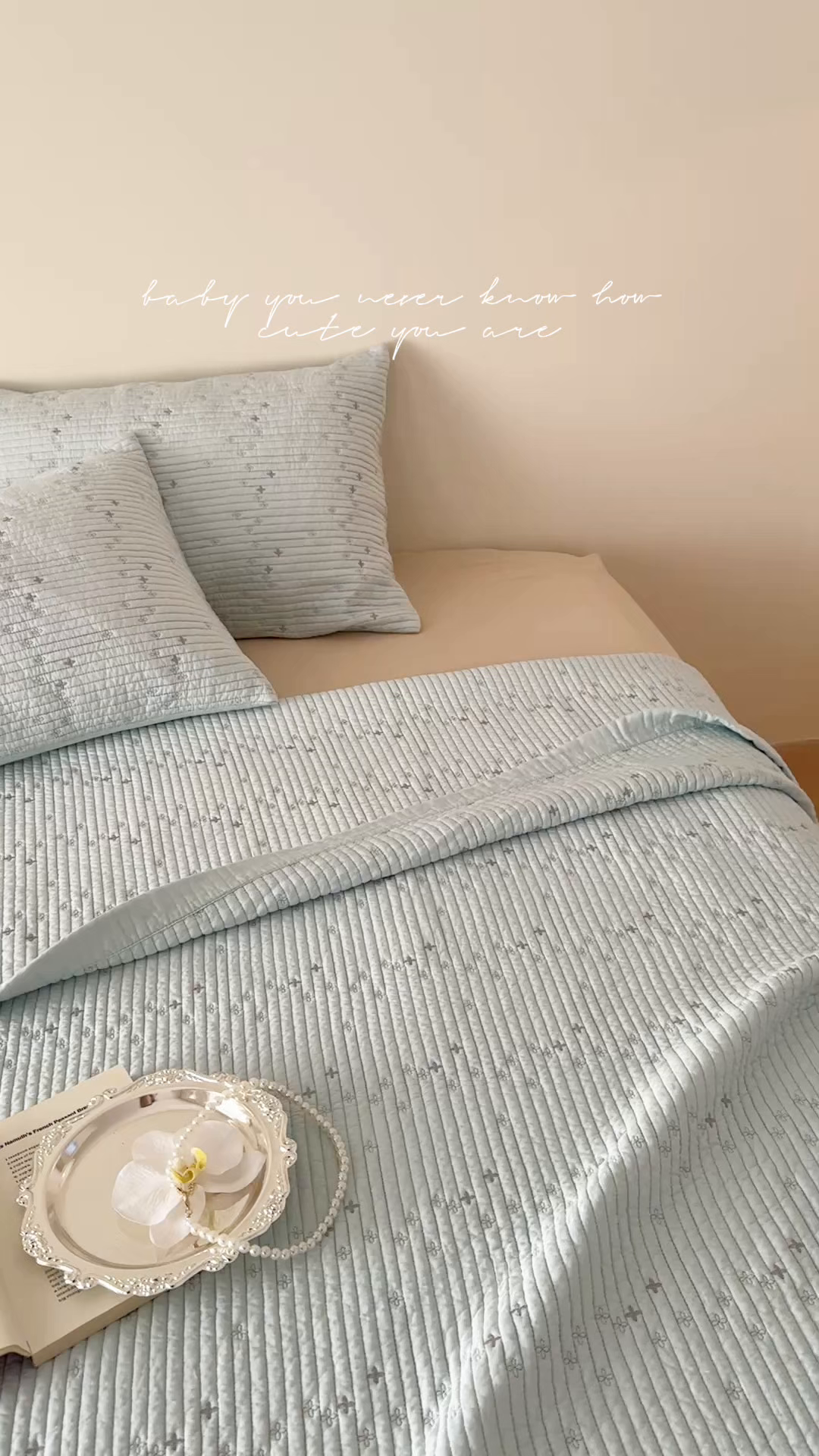 91家纺网 家纺一手货源 找家纺 床盖工厂店 2026新款四叶草双面莫代尔天丝填充棉花床盖三件套 碧空蓝