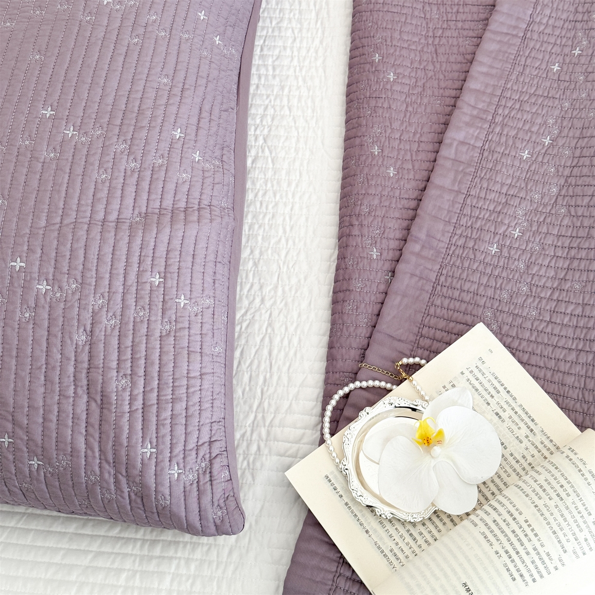 91家纺网 家纺一手货源 找家纺 床盖工厂店 2026新款四叶草双面莫代尔天丝填充棉花床盖三件套 钛紫灰