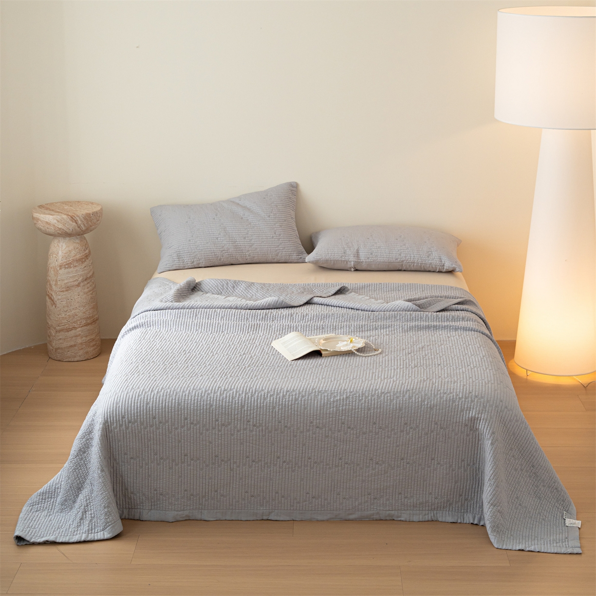 床盖工厂店 2026新款四叶草双面莫代尔天丝填充棉花床盖三件套 云雾灰