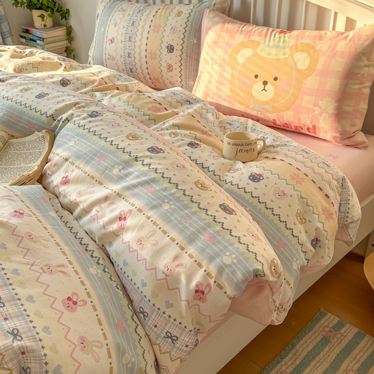 91家纺网 家纺一手货源 找家纺 桃喜 2026新款全棉混搭卡通印花学生三件套四件套 费尔岛小熊