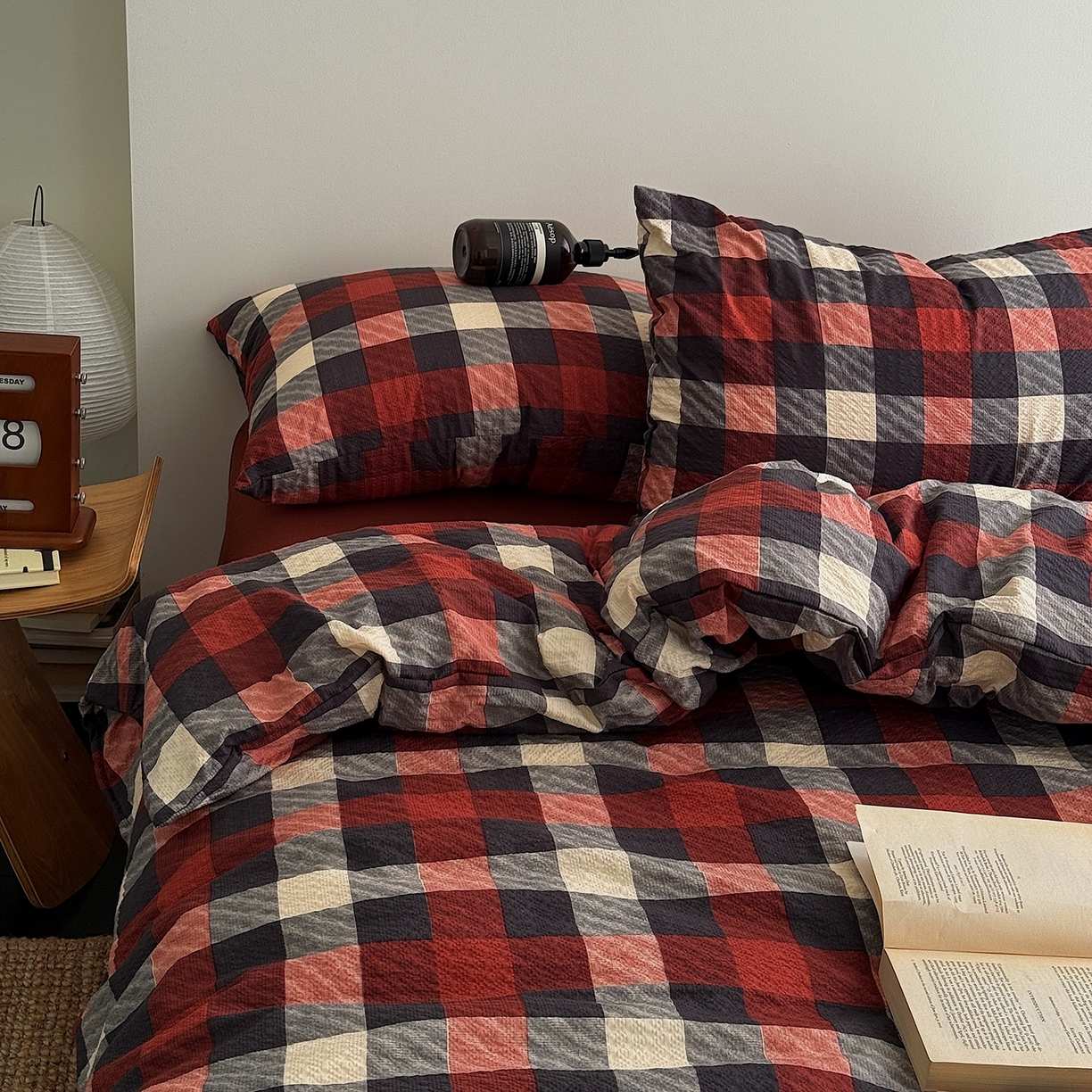 91家纺网 家纺一手货源 找家纺 初念 2026春夏新款简约泡芙纱四件套 雅致红灰