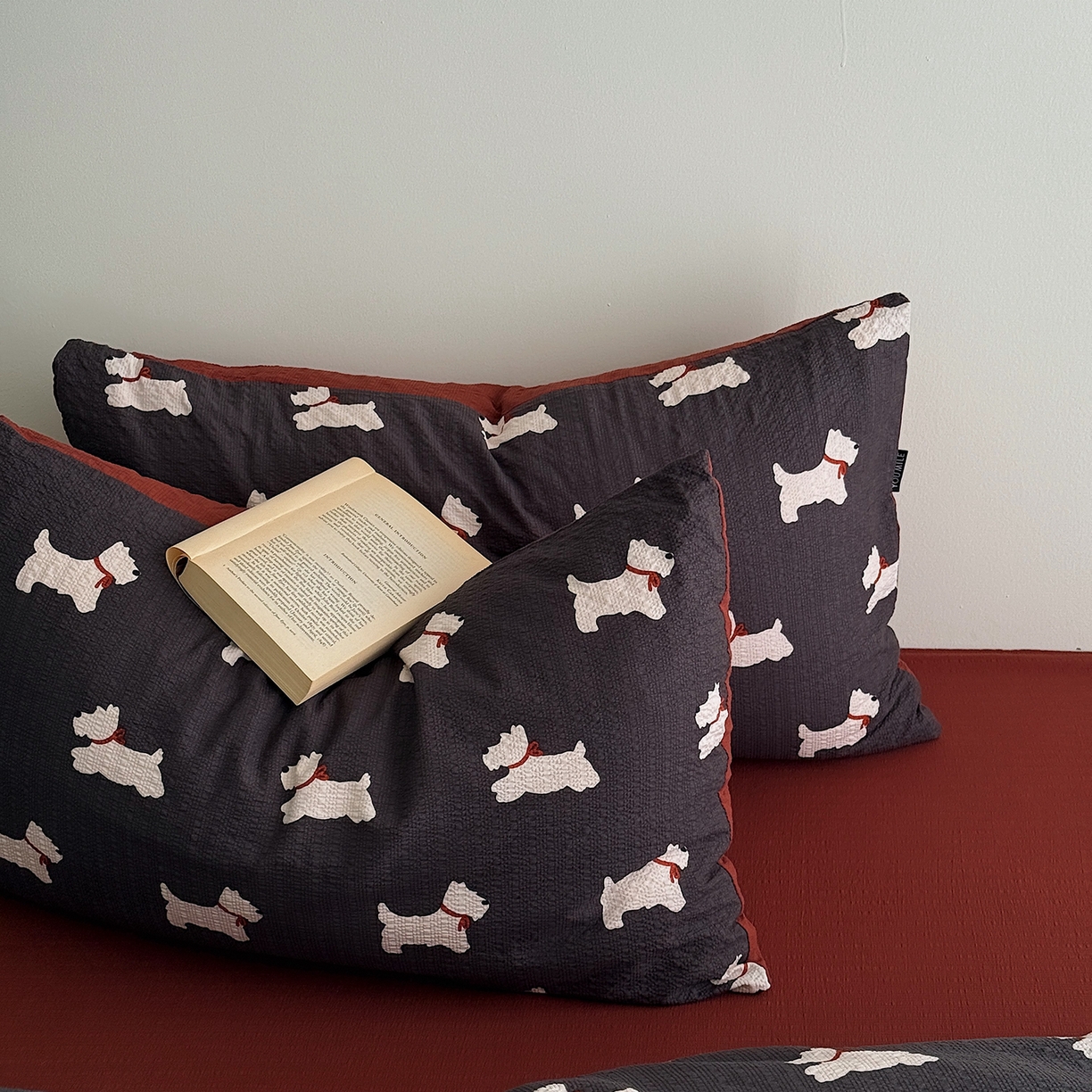 91家纺网 家纺一手货源 找家纺 初念 2026春夏新款简约泡芙纱四件套 灰黑雪纳瑞