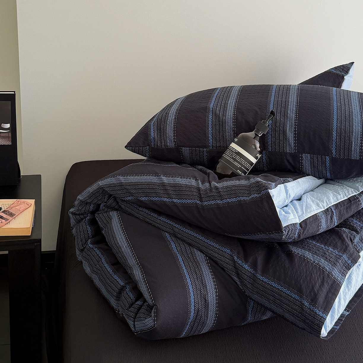 91家纺网 家纺一手货源 找家纺 初念 2026春夏新款简约泡芙纱四件套 鲸与海