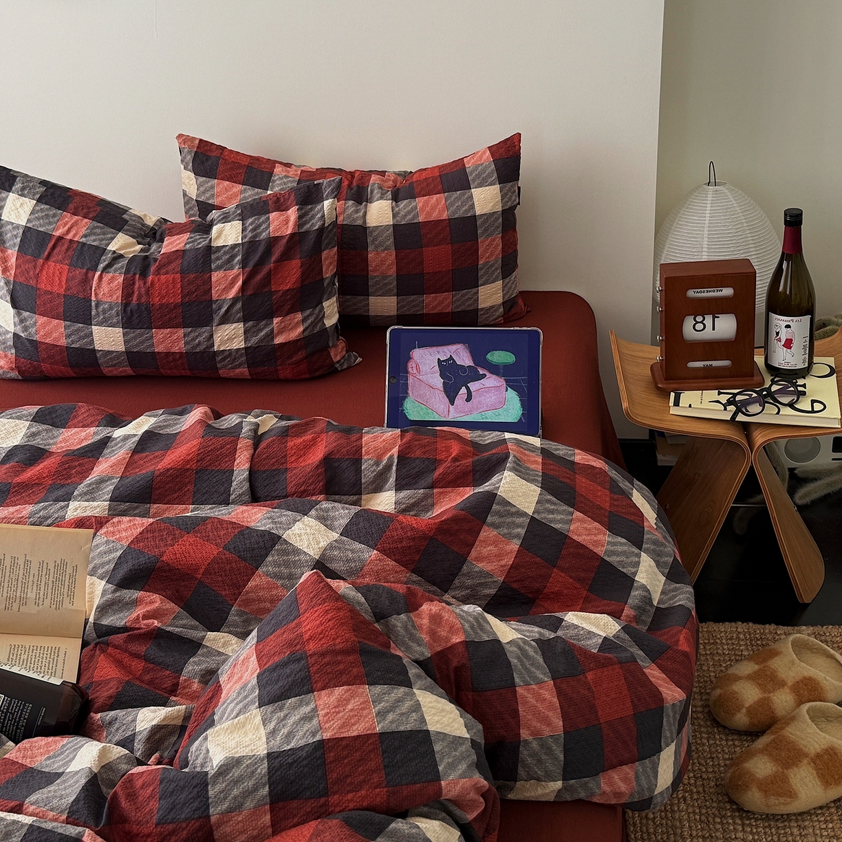 91家纺网 家纺一手货源 找家纺 初念 2026春夏新款简约泡芙纱四件套 雅致红灰