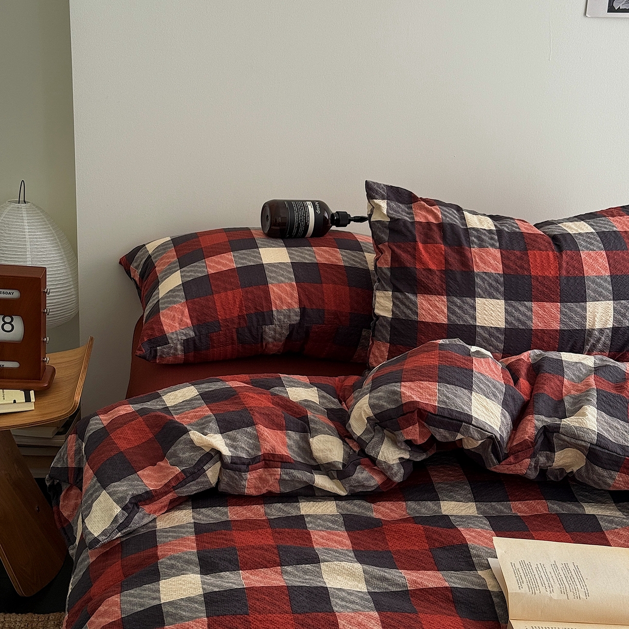 91家纺网 家纺一手货源 找家纺 初念 2026春夏新款简约泡芙纱四件套 雅致红灰