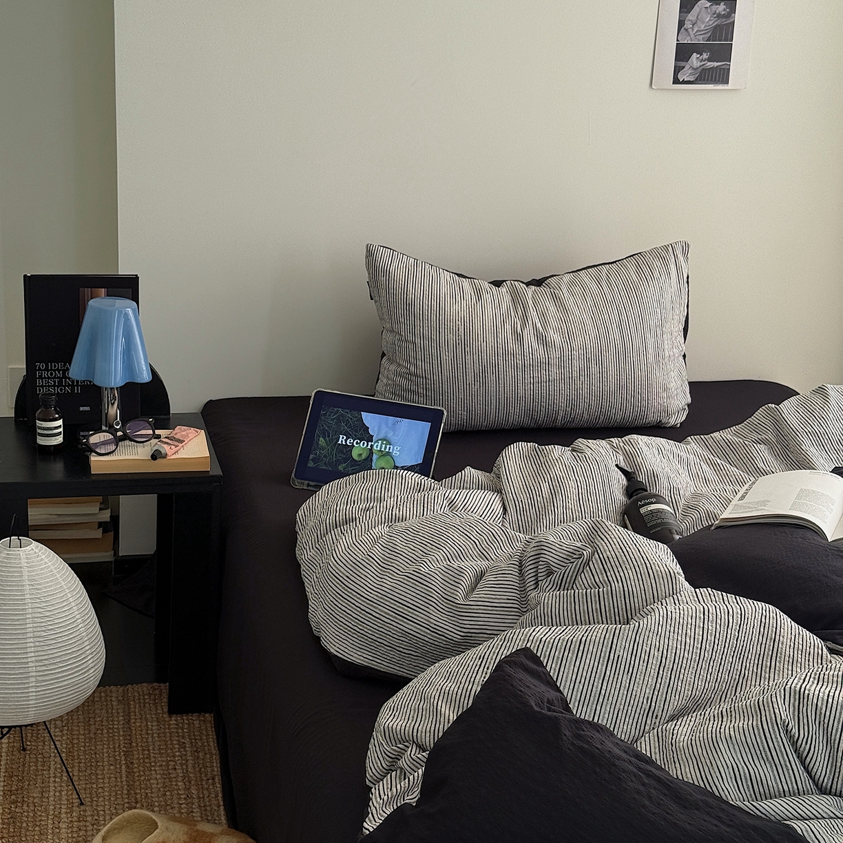 91家纺网 家纺一手货源 找家纺 初念 2026春夏新款简约泡芙纱四件套 马克黑条