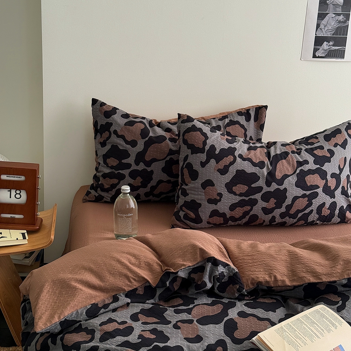 91家纺网 家纺一手货源 找家纺 初念 2026春夏新款简约泡芙纱四件套 灰豹纹